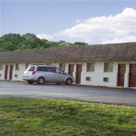 Economy Inn Crossville Exterior photo