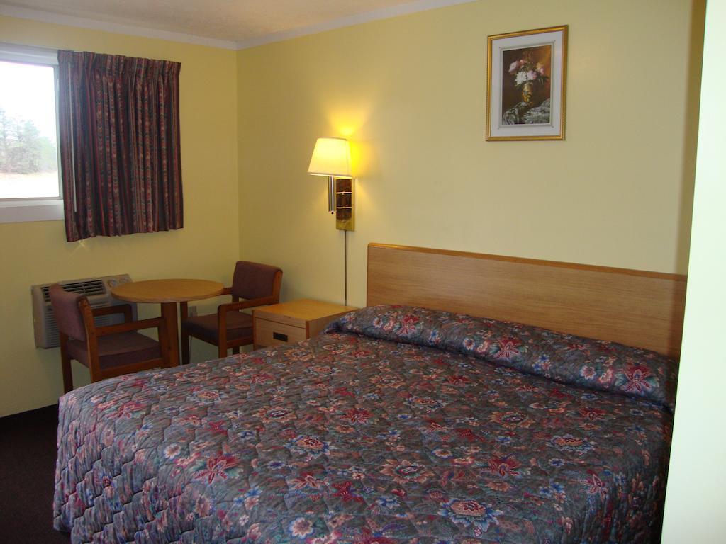 Economy Inn Crossville Room photo