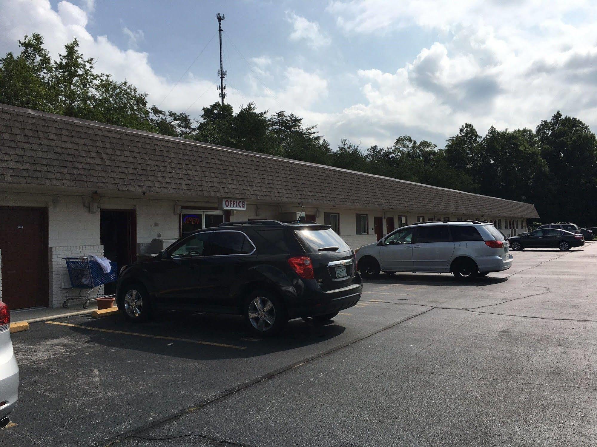 Economy Inn Crossville Exterior photo
